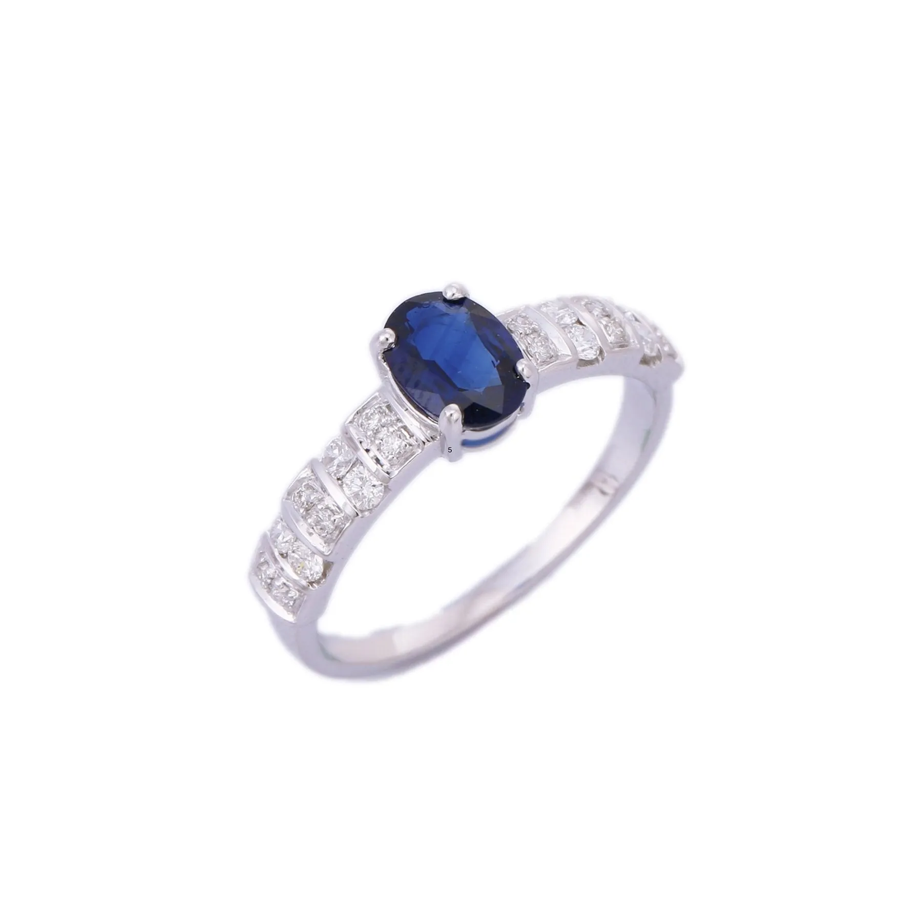 18K White Gold Sapphire Ring