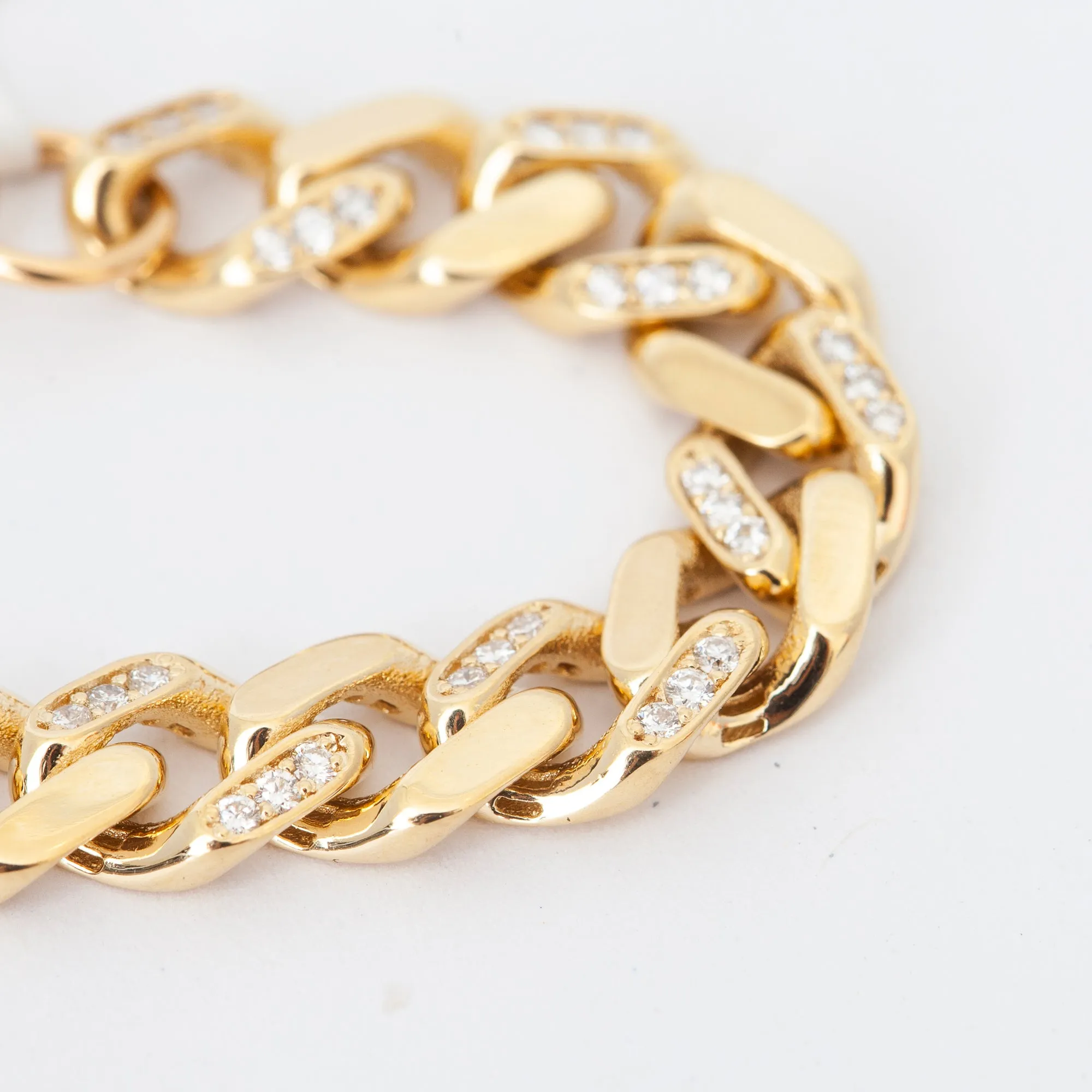 Alternating Pavé Diamond Large Curb Chain Bracelet