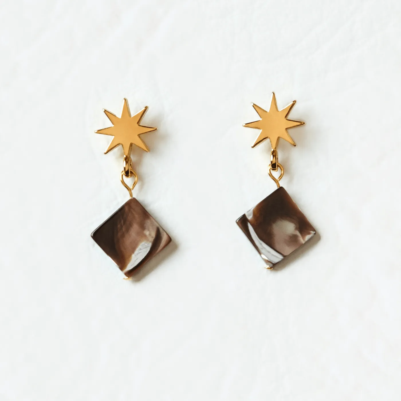 gold star   mini brown mother-of-pearl earrings