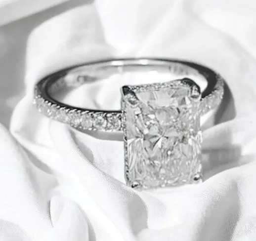 Lab grown diamond ring