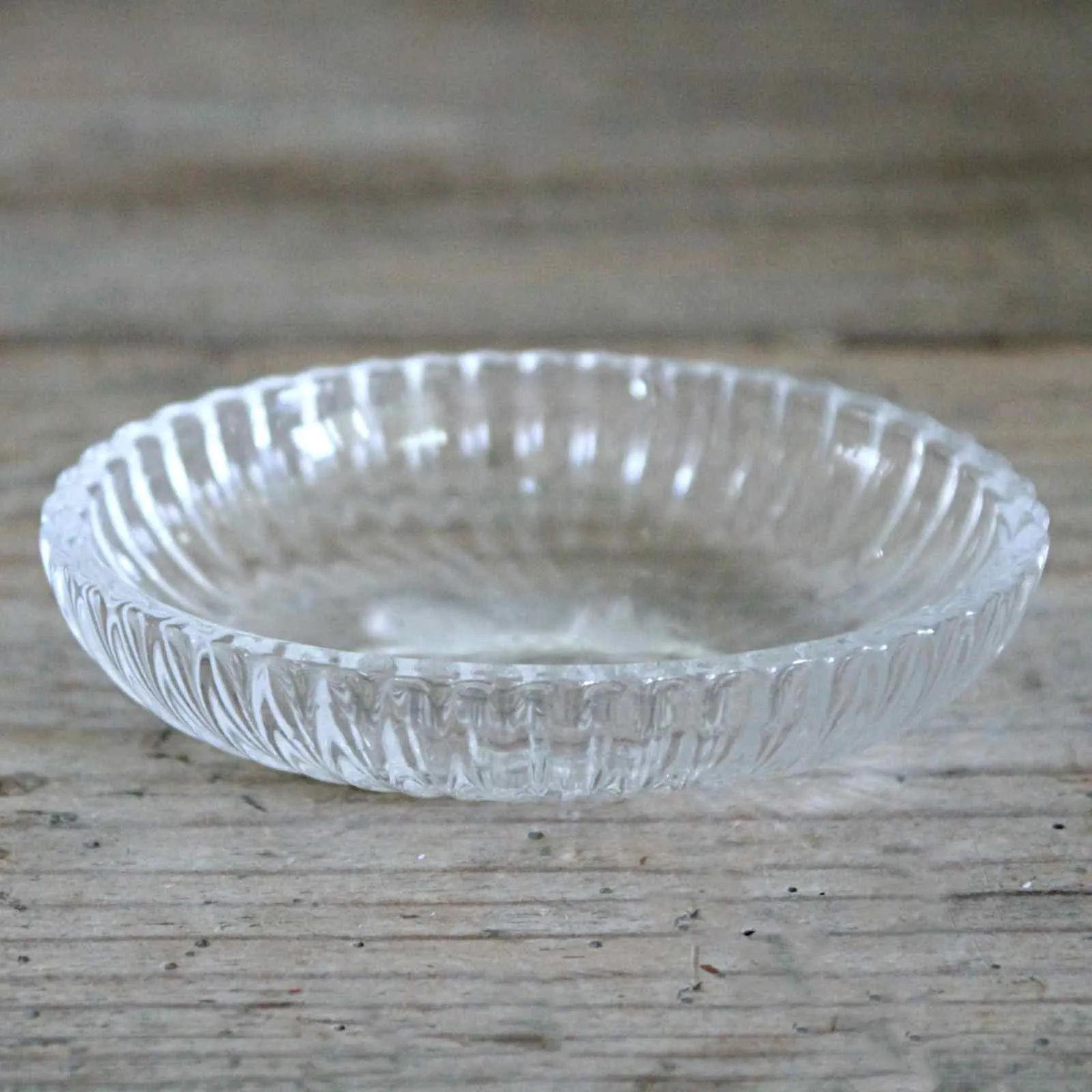 Ribbed Glass Soap Dish