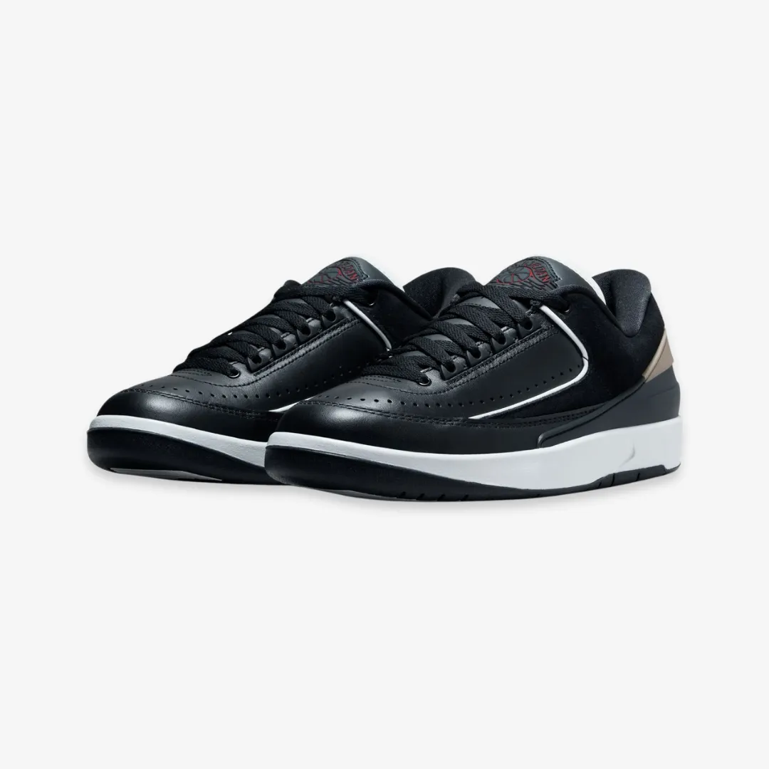 womens jordan 2 retro low (black/varstiy red)